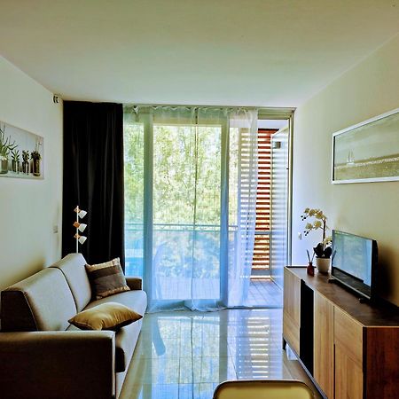 Apartment Mare45 - 10 Minutes Walk From The Beach With One Private Ombrella And Two Sun-Beds Ераклеа Маре Екстериор снимка